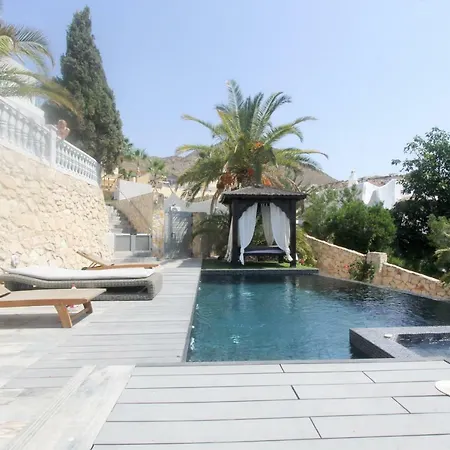 Casa Leona Holiday home *